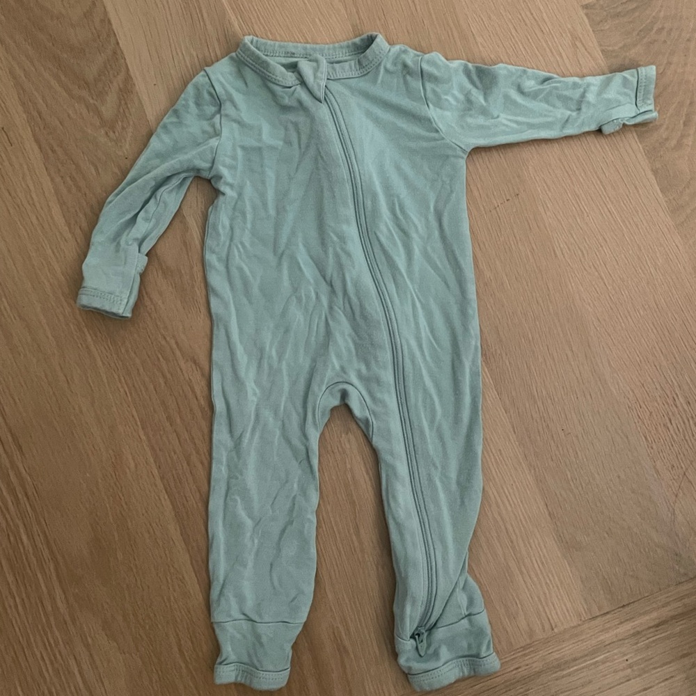 Kyte Newborn Footless Onesie / Zippered Romper